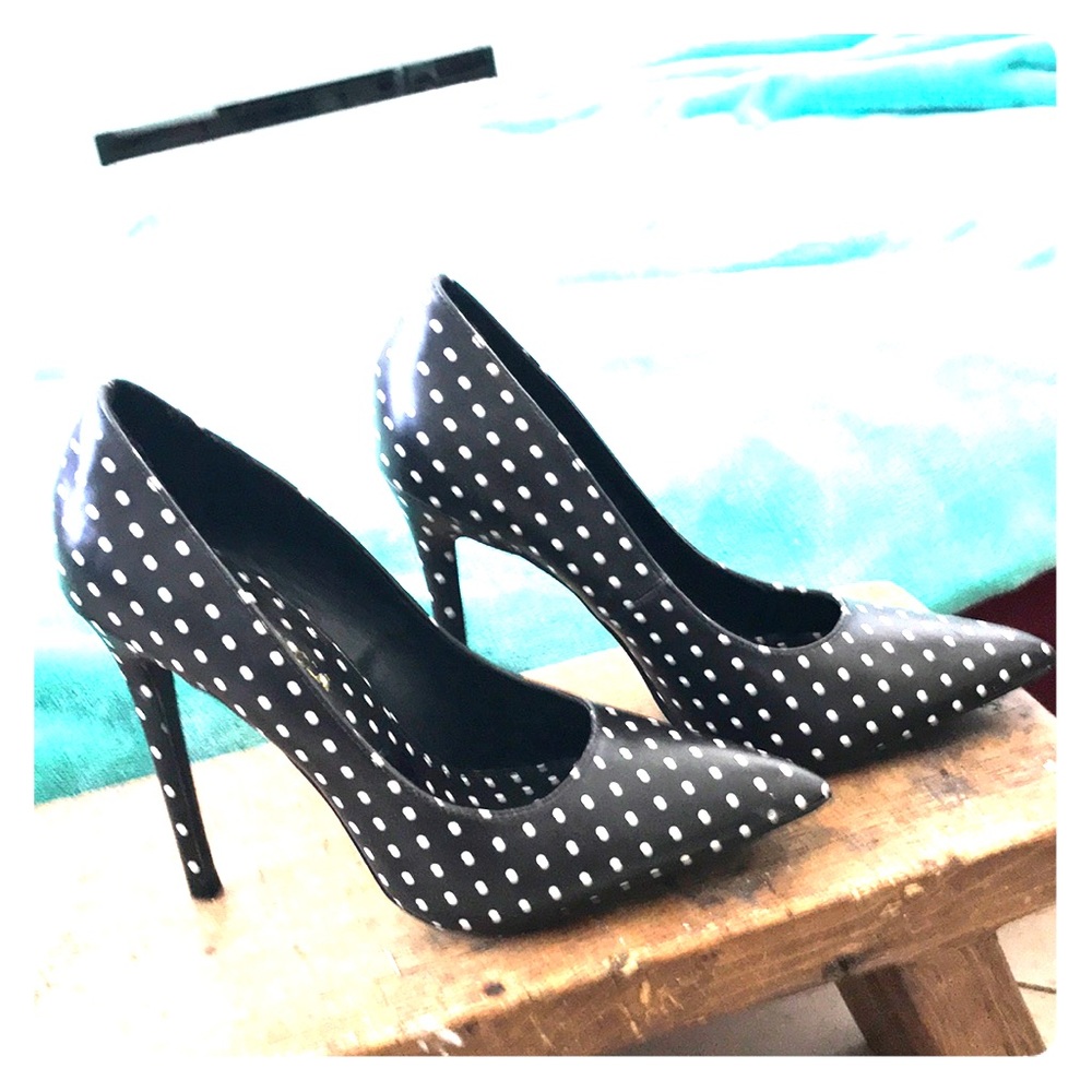 Black and white replica designers Jimmy Choo.